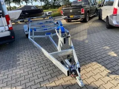 1350kg
