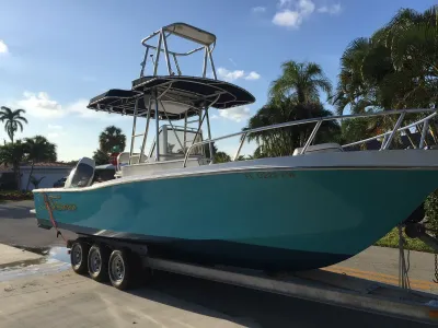 1985 Mako 254 Center Console