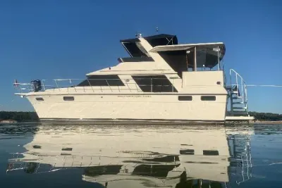 1986 Carver 42 Aft Cabin Motor Yacht