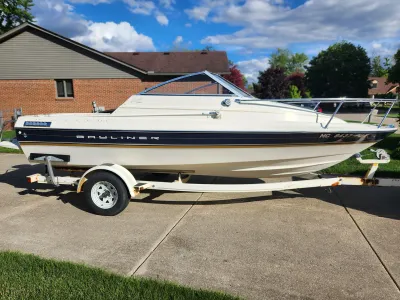 1996 Bayliner 1952 Capri Cuddy
