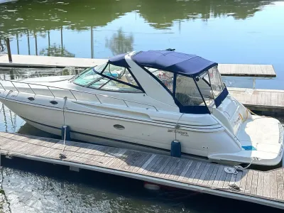 1997 Cruisers Yachts 4270 Esprit