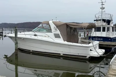 1997 Sea Ray 330 Express Cruiser