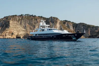 1999 Custom Clemna 134'