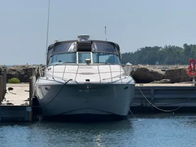 2000 Cruisers Yachts 3870 Express
