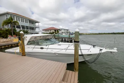 2000 Sea Ray 370 Express Cruiser