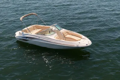 2001 Sea Ray 210 Sundeck