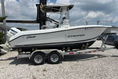 2002 Seaswirl Striper 2101 Center Console O/B