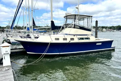 2003 Albin 35 Command Bridge