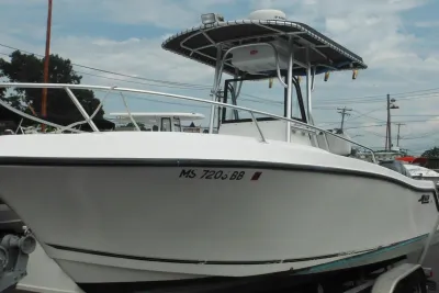2003 Mako 252 Center Console