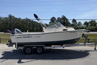 2003 Sea Hunt Victory 215