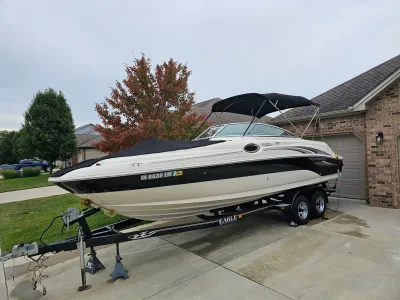 2003 Sea Ray 240 Sundeck