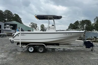2004 Boston Whaler 210 Outrage