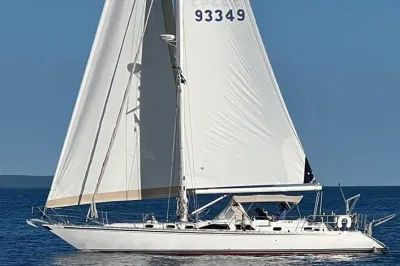 2004 Hylas 49