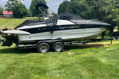 2005 Crownline 240 EX