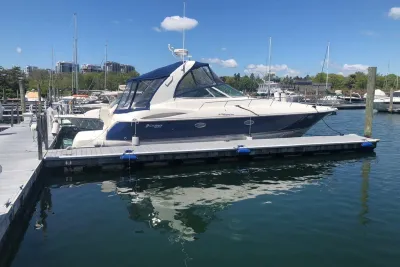 2005 Cruisers Yachts 370 Express