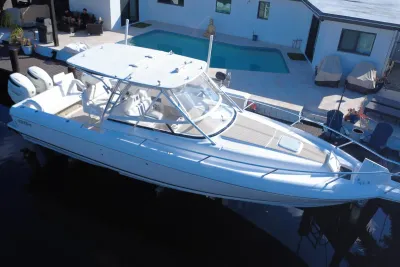 2005 Intrepid 348 Walkaround
