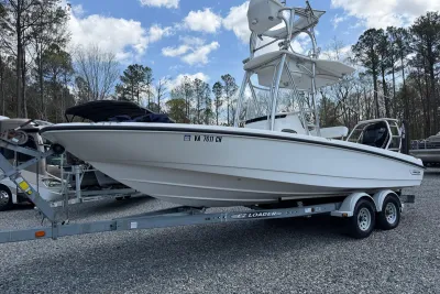 2009 Boston Whaler 230 Dauntless