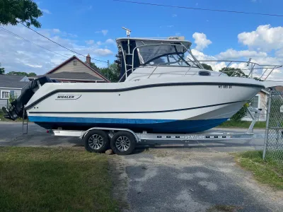 2009 Boston Whaler 255 Conquest