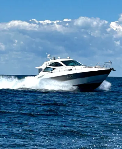 2009 Cruisers Yachts 520 Sports Coupe