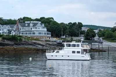 2009 Endeavour 40 skylounge