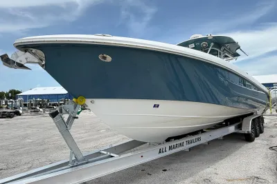 2009 Everglades 350 Center Console