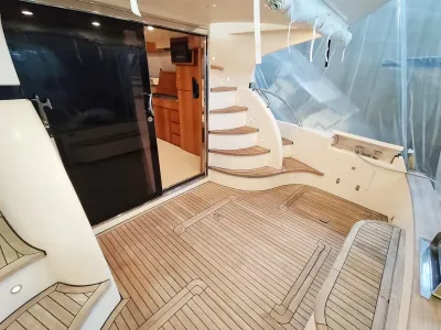 2010 Cayman Yachts 42 Fly