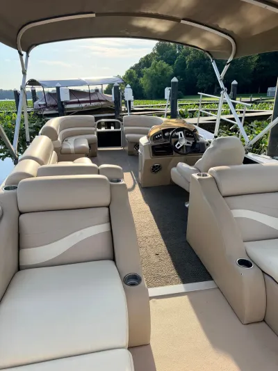 2011 Bennington 2275 GCW