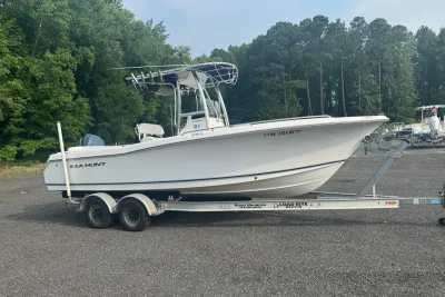 2011 Sea Hunt Ultra 232
