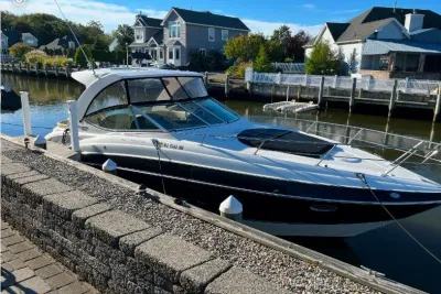 2012 Cruisers Yachts 350 Express