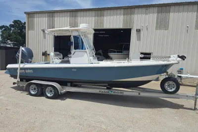 2012 Everglades 243 Center Console