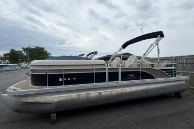 2013 Bennington 2375 GCW Tritoon