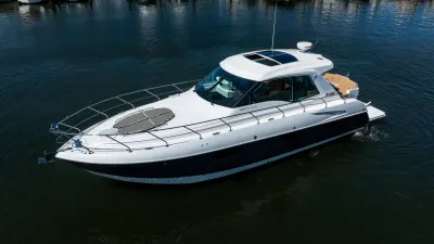2013 Cruisers Yachts 48 Cantius