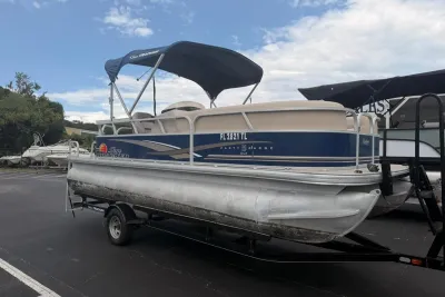 2014 Sun Tracker Party Barge 20 DLX