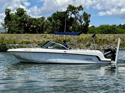 2015 Boston Whaler 230 Vantage