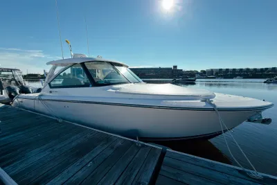 2015 Pursuit DC 325 Dual Console