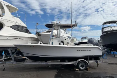 2015 Sea Hunt Ultra 196