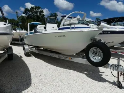 2015 Sportsman Masters 207 Bay Boat