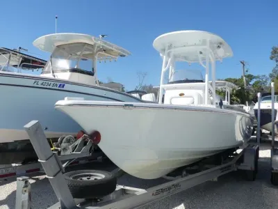 2015 Sportsman Masters 227 Bay Boat