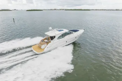 2016 Cruisers Yachts 41 Cantius