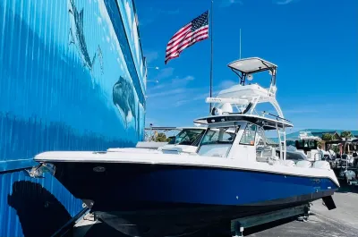 2016 Everglades 355 Center Console