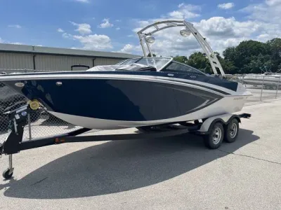 2016 Glastron GT 207