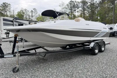 2016 Hurricane SunDeck Sport 202 OB
