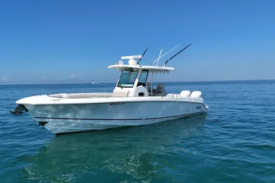 2017 Boston Whaler 330 Outrage