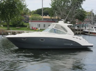 2017 Chaparral 330 Signature