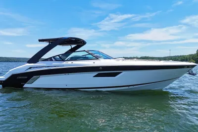 2017 Cruisers Yachts 338 Bow Rider