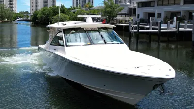 2017 Grady-White Freedom 375