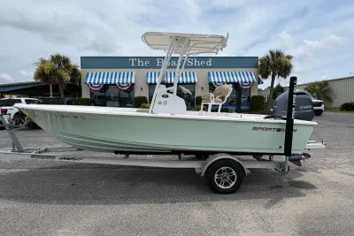 2017 Sportsman Masters 207 Bay Boat
