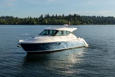 2017 Tiara Yachts C39 Coupe