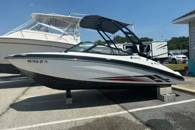 2017 Yamaha Boats AR195