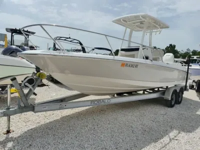 2018 Boston Whaler 240 Dauntless